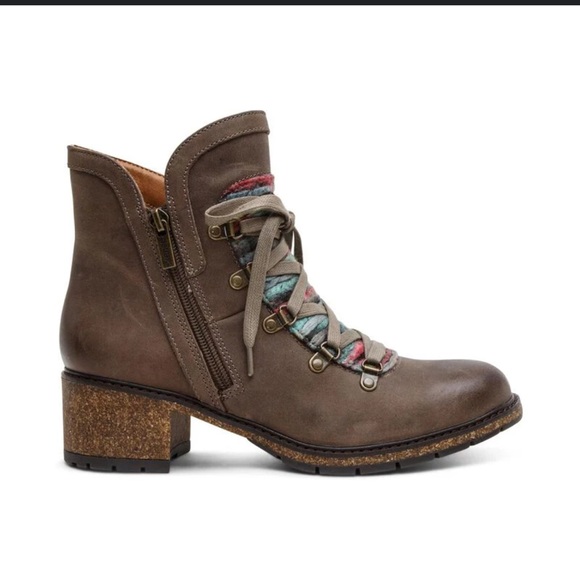 AETREX JOLEEN WOMEN'S Boots - Picture 1 of 16
